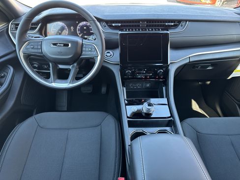 New 2025 Jeep Grand Cherokee Laredo X image 5