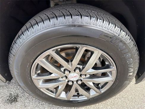 Used 2017 GMC Acadia SLT image 12