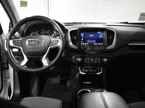 Used 2024 GMC Terrain SLE w/ Driver Convenience Package image 32