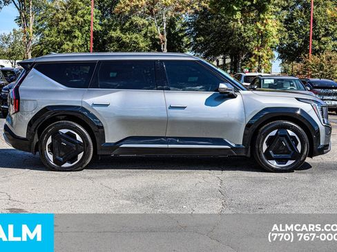 Used 2024 Kia EV9 Land image 10