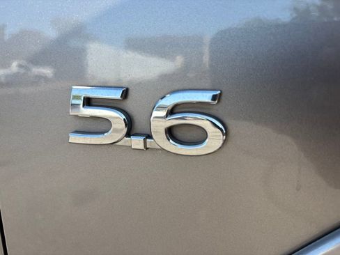 Used 2014 INFINITI QX80 4WD w/ Deluxe Touring Package image 13
