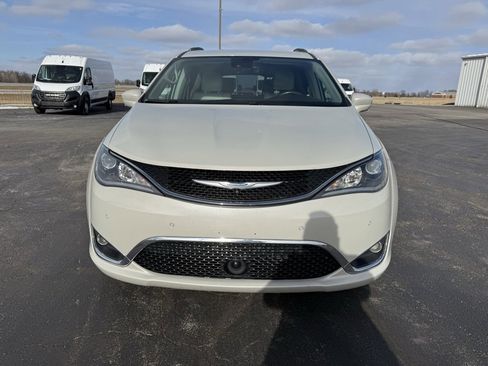 Used 2017 Chrysler Pacifica Touring-L Plus w/ Advanced Safetytec Group image 2