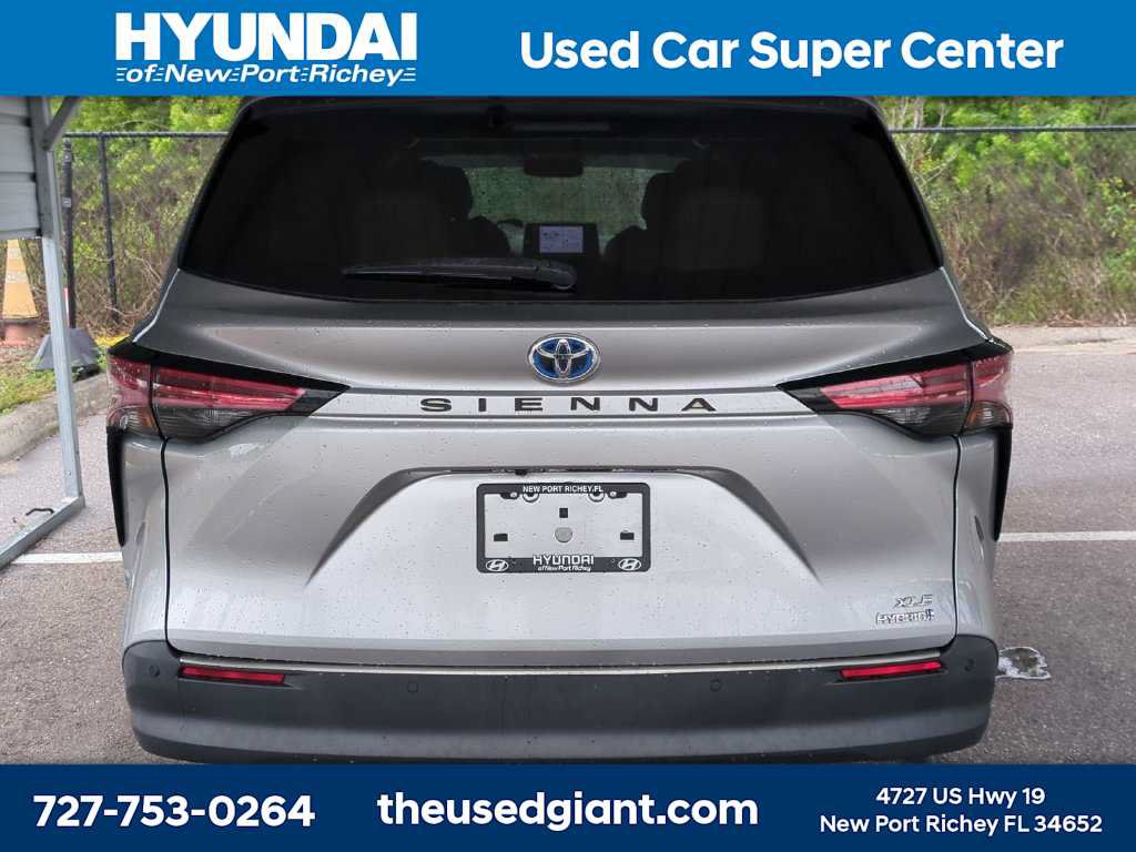 Used 2022 Toyota Sienna XLE FWD image 4
