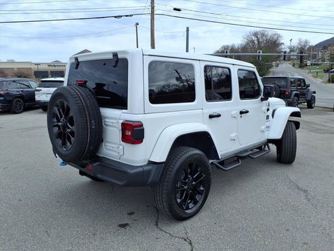 Used 2022 Jeep Wrangler Unlimited Sahara w/ Safety Group image 4