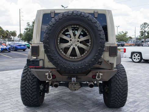 Used 2017 Jeep Wrangler Unlimited Sahara AWD/4WD image 6