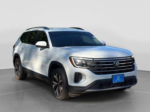 Used 2024 Volkswagen Atlas SE AWD/4WD image 4