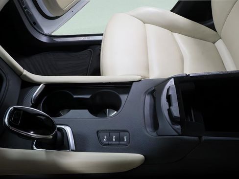 Used 2018 Cadillac XT5 Luxury w/ Driver Awareness Package image 20