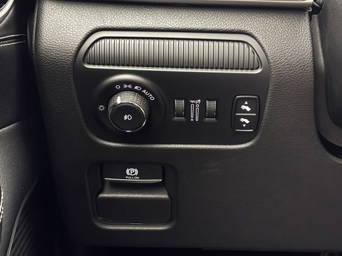 Used 2023 Jeep Wagoneer 4WD image 21