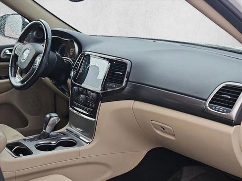 Used 2020 Jeep Grand Cherokee Laredo w/ 18" Wheel & 8.4" Radio Group image 16