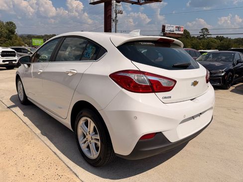 Used 2018 Chevrolet Cruze LT w/ Convenience Package FWD image 9