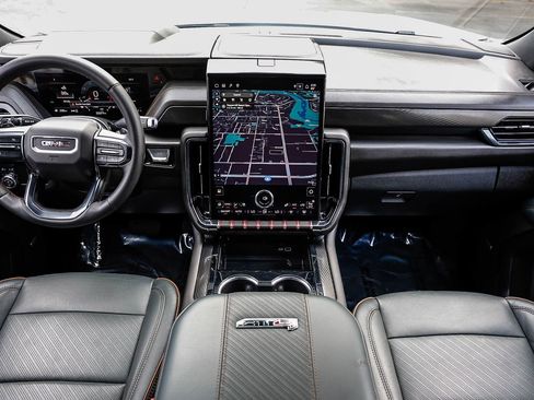 Used 2025 GMC Yukon XL AT4 image 10