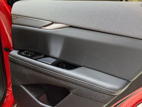 Certified 2025 Cadillac Optiq Sport 1 w/ LPO, Floor Liner Package AWD/4WD image 12
