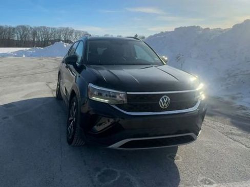 Used 2022 Volkswagen Taos SE image 3