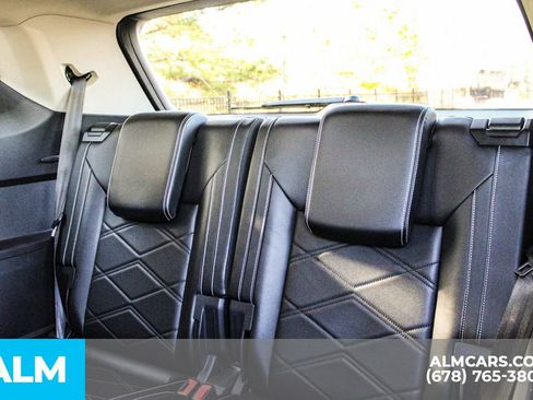 Used 2024 Volkswagen Atlas SE image 19