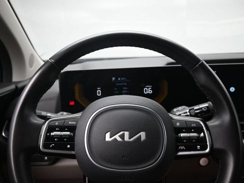 Used 2025 Kia Carnival FWD image 13