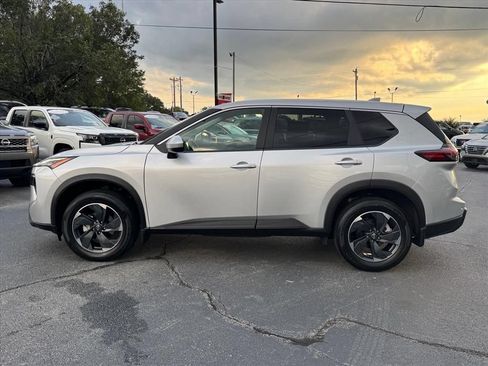 Certified 2025 Nissan Rogue SV FWD image 6