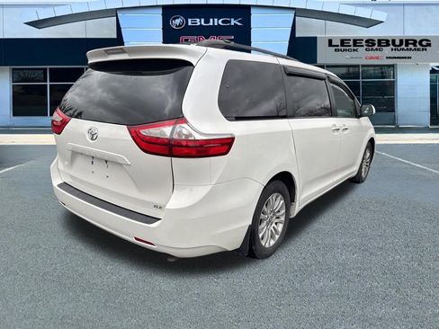 Used 2015 Toyota Sienna XLE image 7