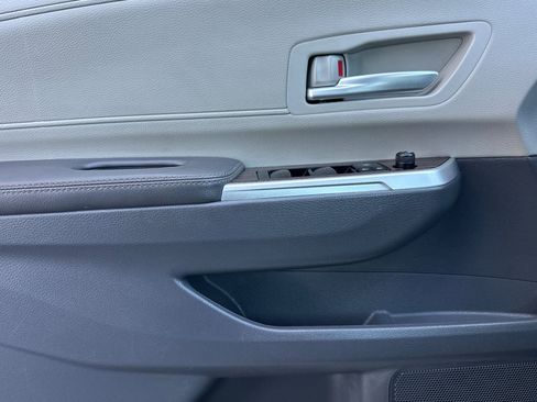 Used 2022 Toyota Sienna XLE image 11