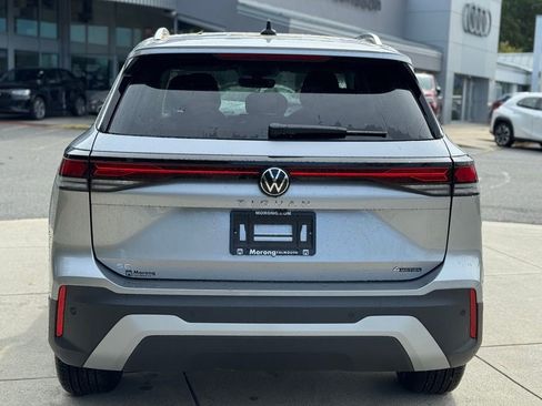 New 2025 Volkswagen Tiguan SE image 10