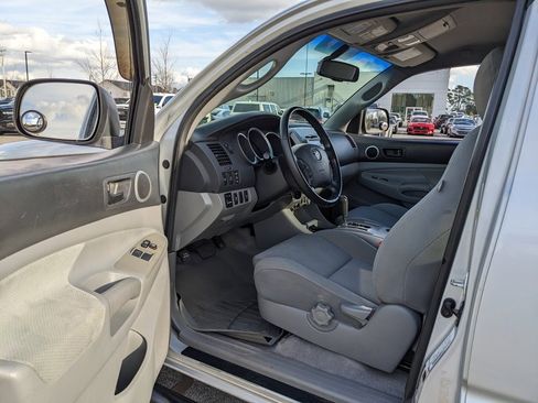 Used 2009 Toyota Tacoma PreRunner image 30