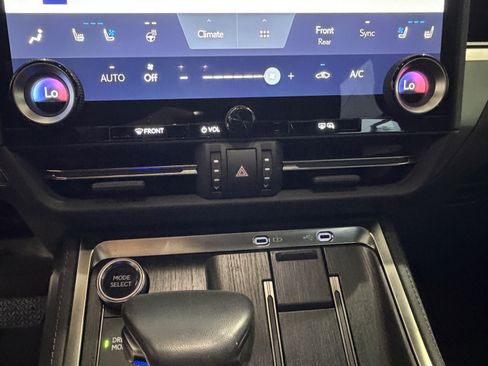 Used 2024 Lexus GX 550 w/ Cold Area Package AWD/4WD image 31