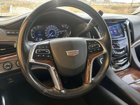 Used 2019 Cadillac Escalade ESV Premium Luxury image 5