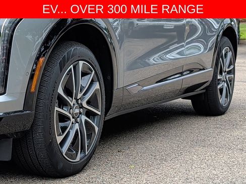 Used 2025 Cadillac Optiq Sport 2 w/ LPO, Floor Liner Package AWD/4WD image 43