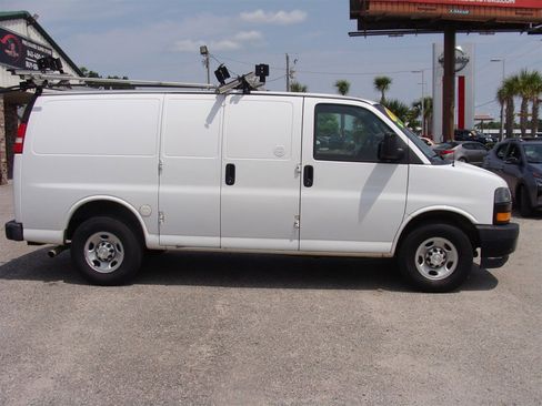 Used 2018 Chevrolet Express 2500 w/ Enhanced Convenience Package image 2