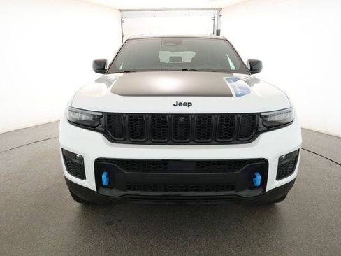 Used 2023 Jeep Grand Cherokee Trailhawk image 2