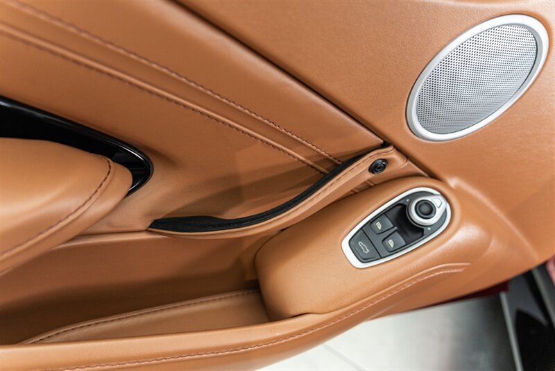 Used 2020 Aston Martin V8 Vantage Coupe RWD image 79