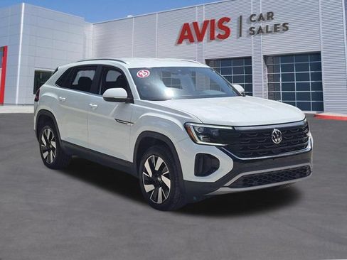 Used 2025 Volkswagen Atlas Cross Sport SE FWD image 3