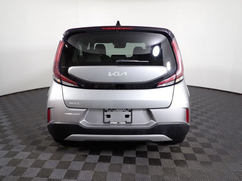 Used 2025 Kia Soul LX w/ LX Technology Package FWD image 11