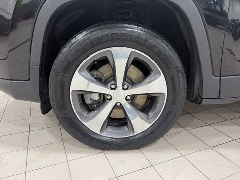 Used 2020 Jeep Cherokee Limited AWD/4WD image 21