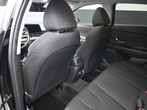 Used 2024 Hyundai Elantra SEL w/ Convenience Package FWD image 2