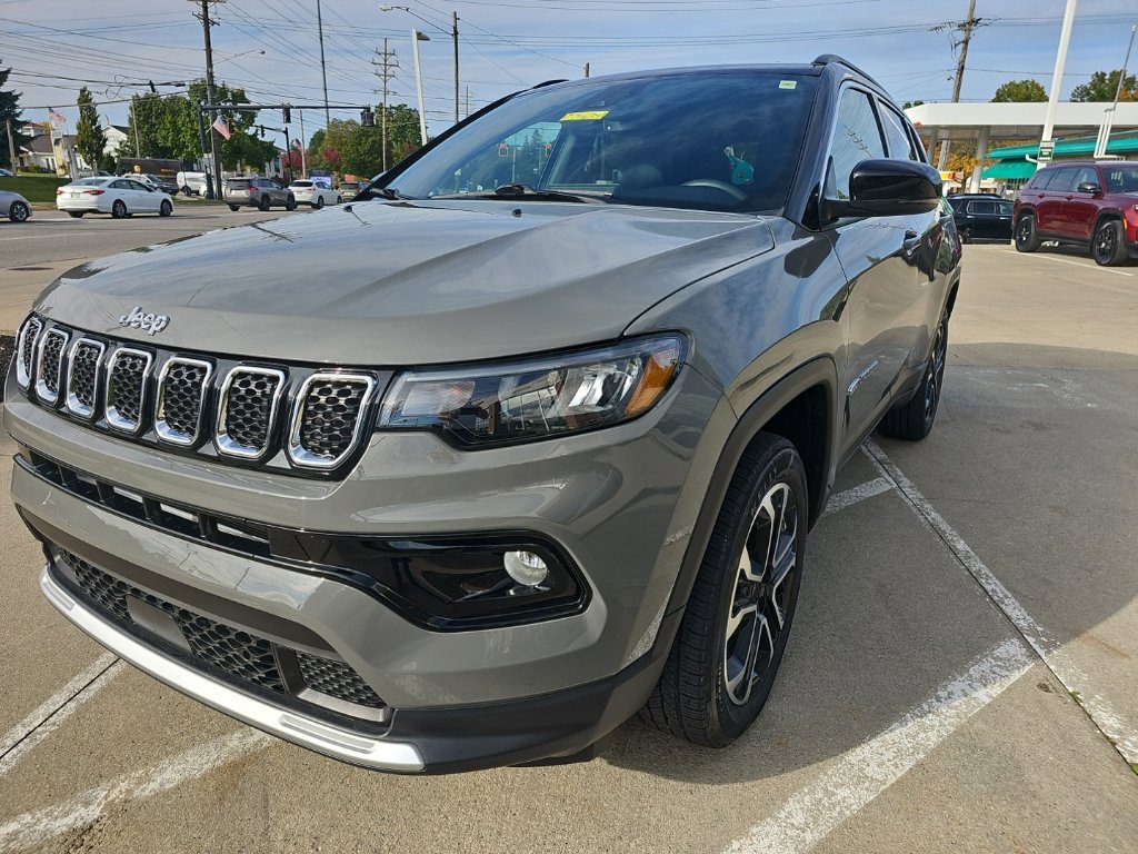 Certified 2023 Jeep Compass Limited AWD/4WD image 9
