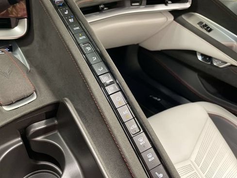 Used 2023 Chevrolet Corvette Stingray Premium Conv w/ Z51 Performance Package RWD image 23