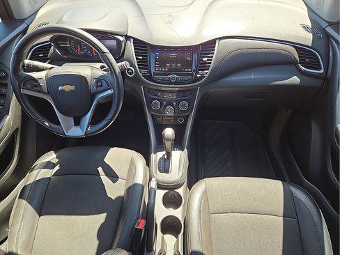 Used 2021 Chevrolet Trax LT w/ LT Convenience Package image 15