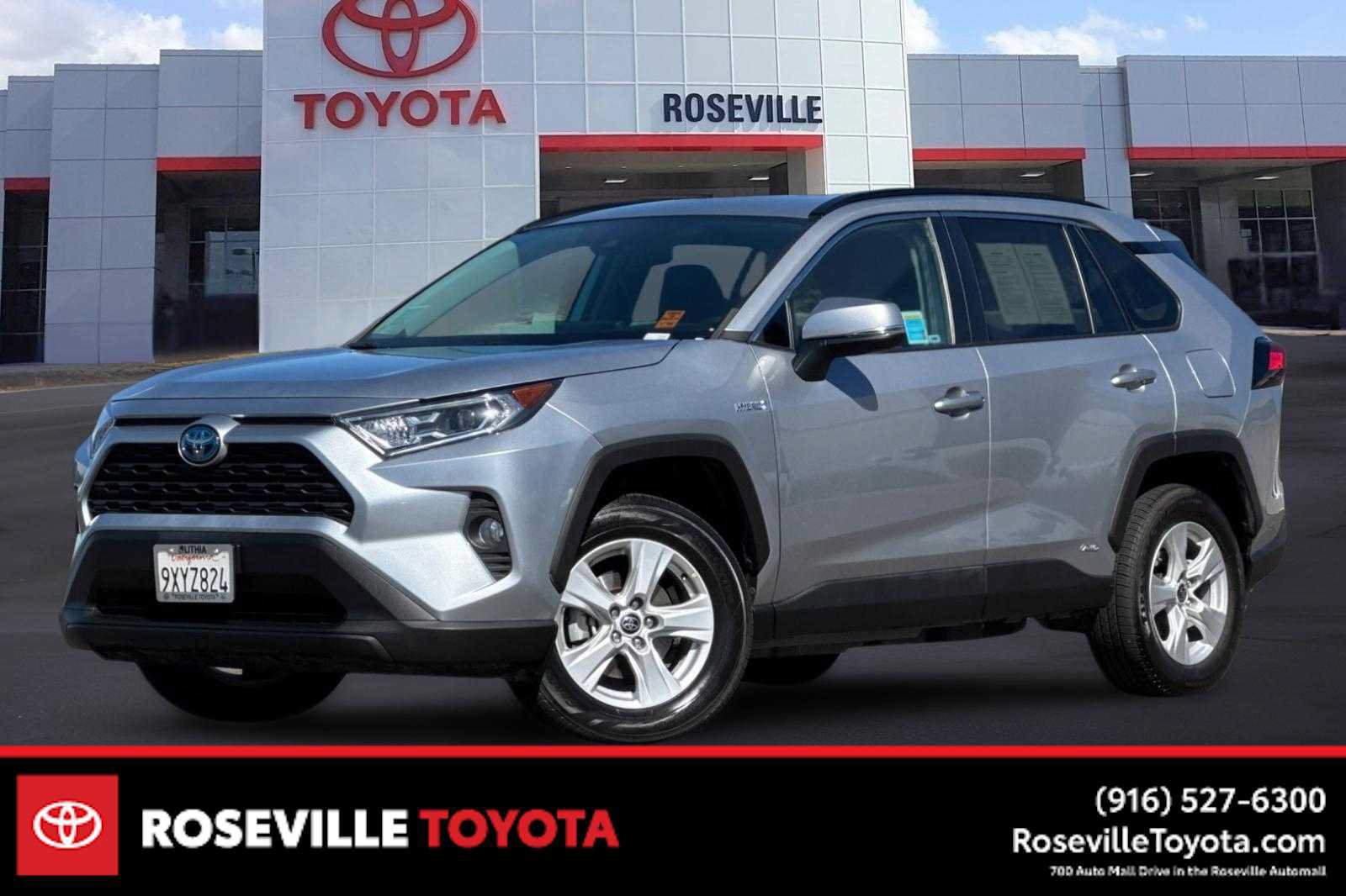 Used 2021 Toyota RAV4 XLE AWD/4WD image 1