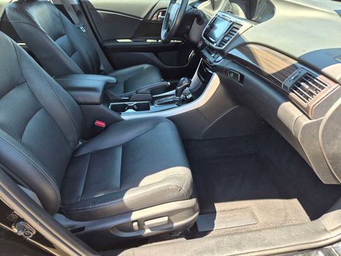 Certified 2017 Honda Accord EX-L image 18