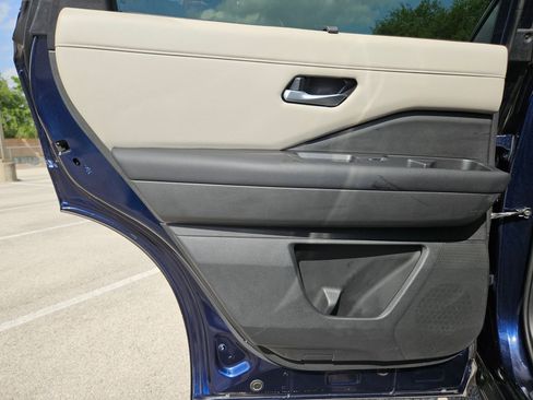 Used 2022 Nissan Pathfinder SL w/ SL Premium Package image 15