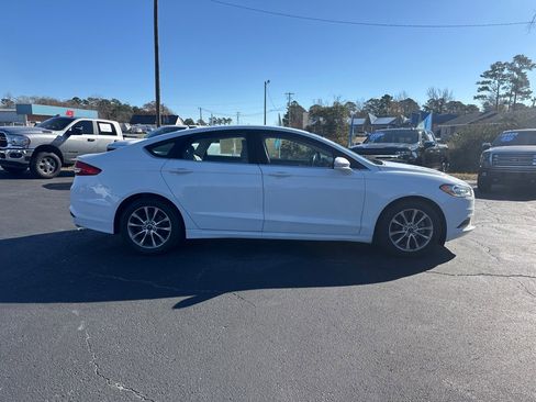 Used 2017 Ford Fusion SE image 6