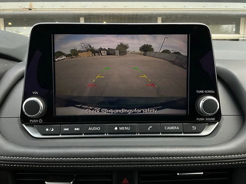 Used 2025 Nissan Rogue SV image 31