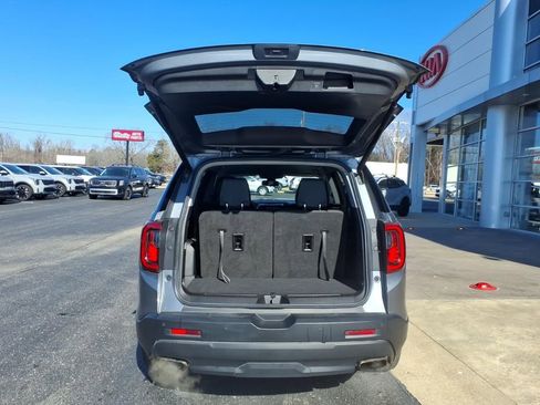 Used 2022 GMC Acadia SLT w/ Elevation Edition image 6