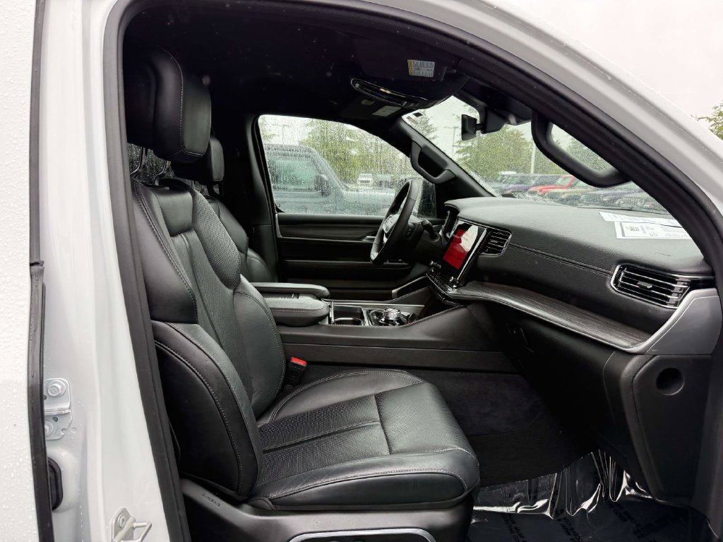 Used 2024 Jeep Wagoneer Series II AWD/4WD image 14