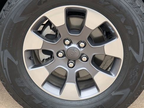 Used 2019 Jeep Wrangler Unlimited Sahara image 10