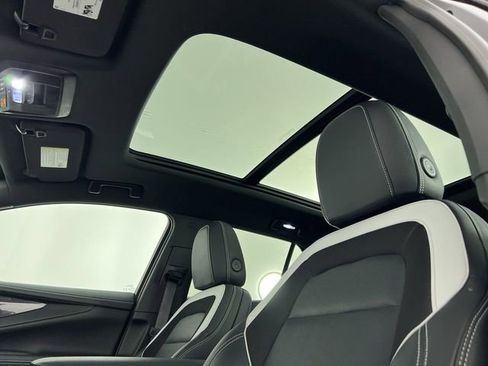 Used 2024 Chevrolet Blazer EV LT image 19