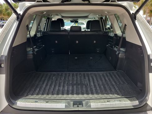 Used 2024 Toyota Grand Highlander AWD Hybrid image 8