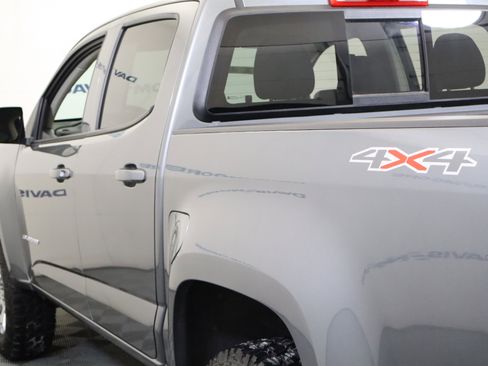 Used 2022 Chevrolet Colorado LT w/ LT Convenience Package image 10