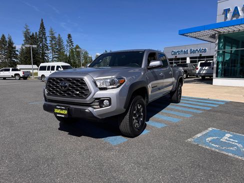 Used 2020 Toyota Tacoma TRD Off-Road AWD/4WD image 3