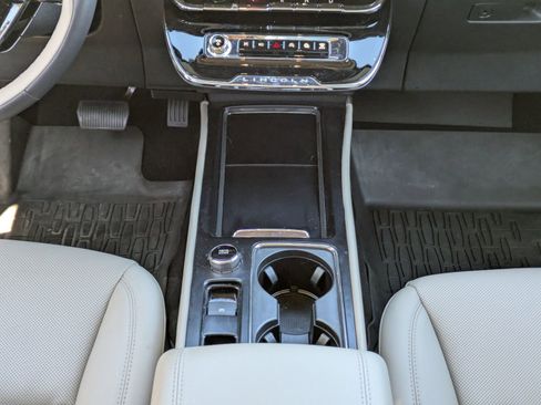 Used 2025 Lincoln Corsair FWD w/ Equipment Group 101A image 20